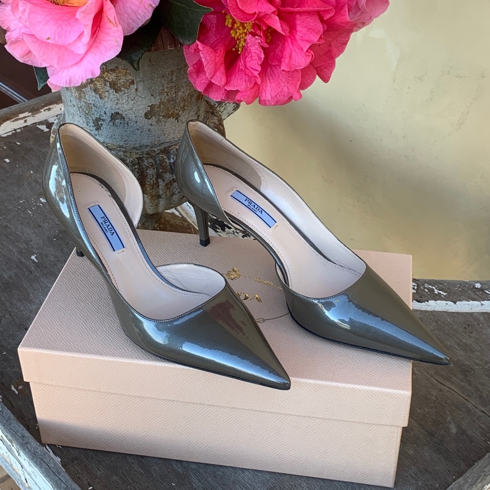 NWT - Prada Vernice Heels